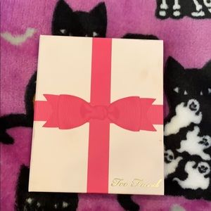 Too Faced Holiday Palette (Grande Chateau)